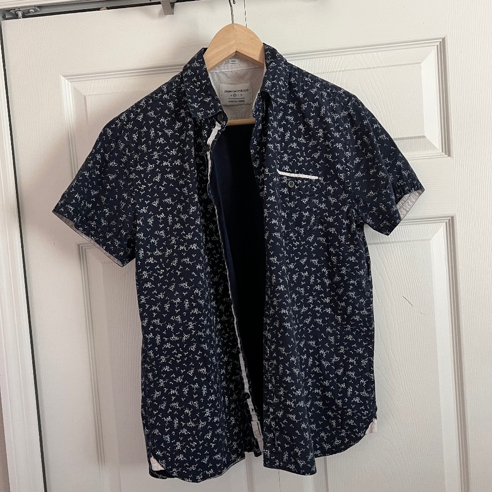 Paper Denim & Cloth Short Sleeve, Slim Fit, Floral Button Up Size MEDIUM